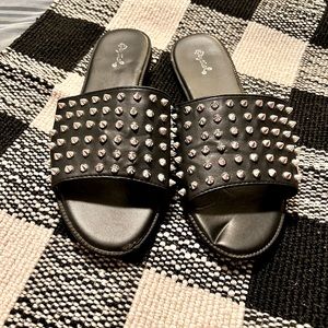 Quipid black spike slide sandals- size 9